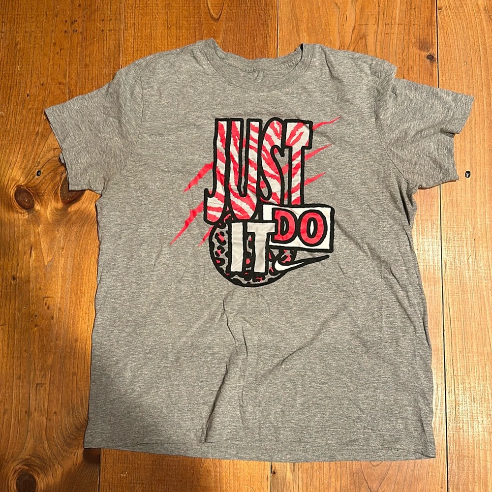Men’s L Nike T